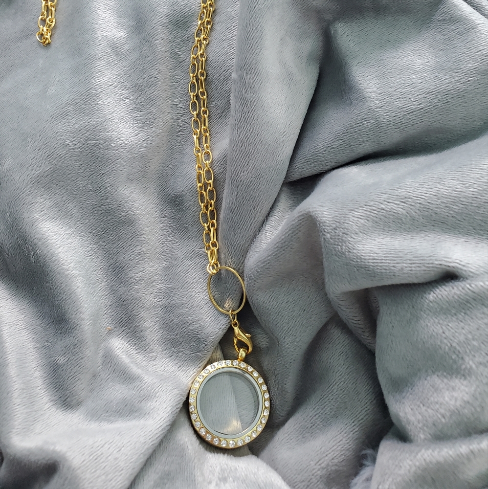 Floating Locket W/Chain Plus 3 Random Charms - image 2